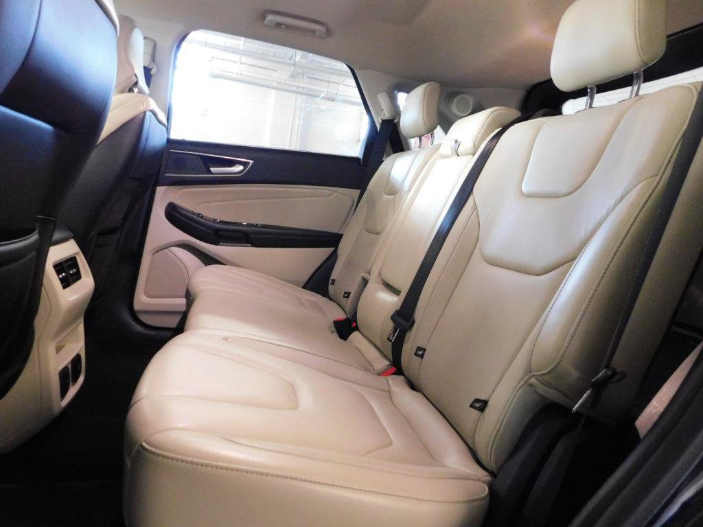 Used 2019 Ford Edge Titanium FWD image 11