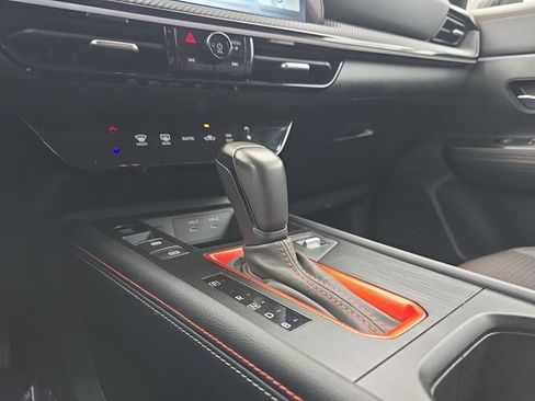 Used 2025 Nissan Kicks SR image 35