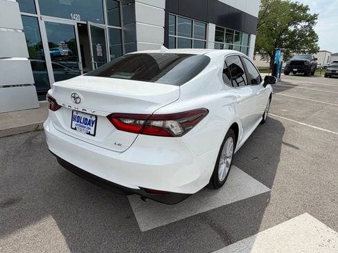 Used 2021 Toyota Camry LE image 5