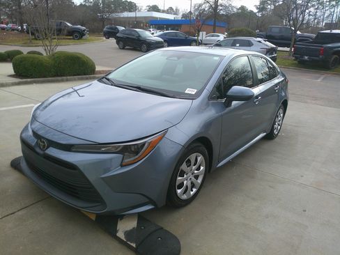 Used 2023 Toyota Corolla LE image 35