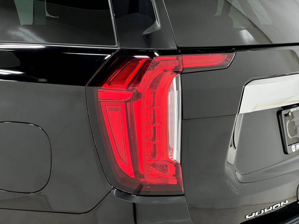 Used 2021 GMC Yukon Denali w/ Denali Premium Package AWD/4WD image 39