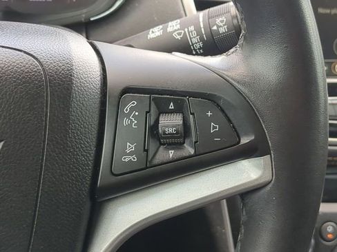 Used 2019 Chevrolet Trax LT w/ LT Convenience Package FWD image 28