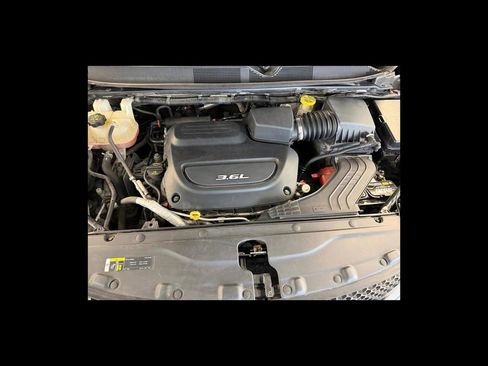 Used 2018 Chrysler Pacifica Limited w/ Tire & Wheel Group FWD image 21