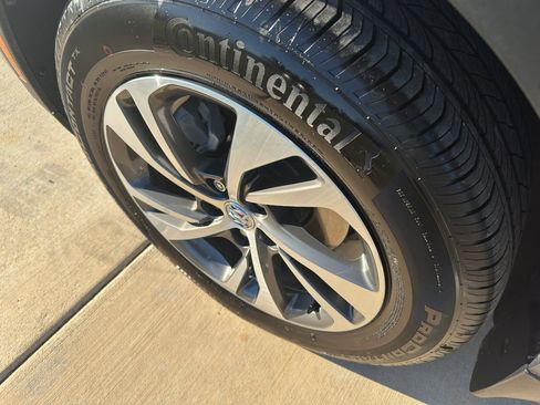 Used 2023 Buick Envision Essence image 9