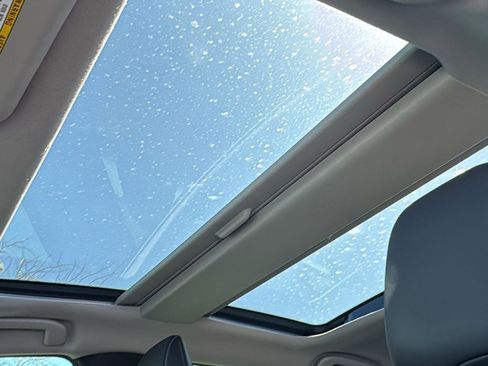 Used 2025 Toyota Prius XLE image 25