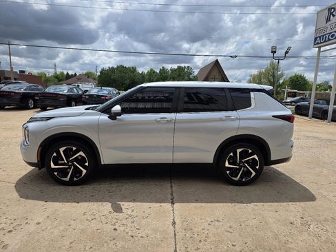 Used 2023 Mitsubishi Outlander SE image 4