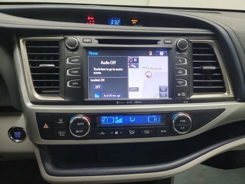 Used 2019 Toyota Highlander XLE image 21