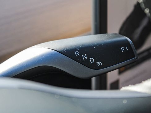 Used 2023 Tesla Model Y Performance image 18