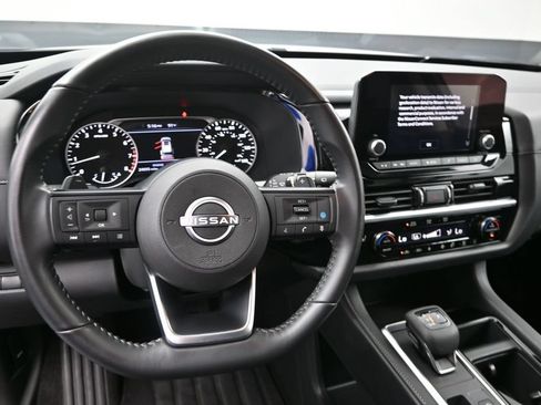 Used 2025 Nissan Pathfinder SV FWD image 22