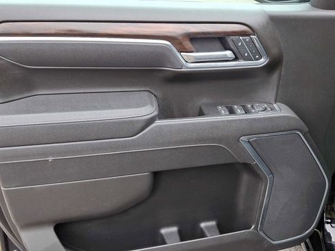 Used 2025 GMC Sierra 1500 SLT image 12