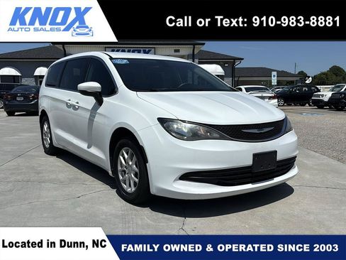 Used 2017 Chrysler Pacifica LX FWD image 1