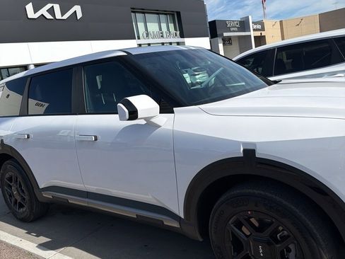 Used 2027 Kia Telluride LX image 9