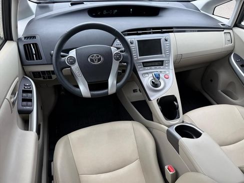 Used 2015 Toyota Prius Four w/ Deluxe Solar Roof Package FWD image 16
