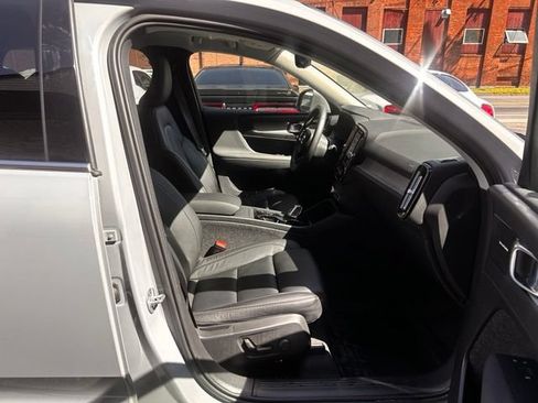 Used 2024 Volvo XC40 B5 Plus w/ Protection Package Premier AWD/4WD image 13