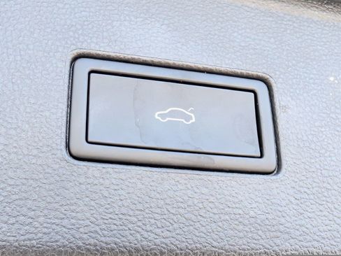 Used 2025 Volkswagen Atlas SE image 22