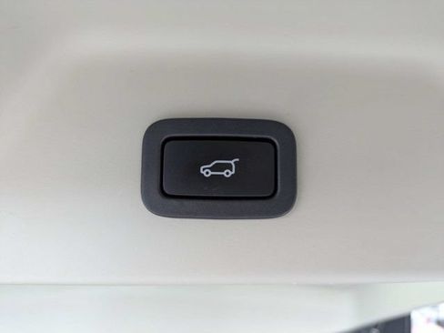 Used 2022 Land Rover Range Rover Evoque R-Dynamic SE AWD/4WD image 13