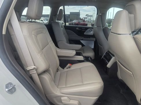 Used 2022 Lincoln Aviator Reserve w/ Equipment Group 201A AWD/4WD image 16