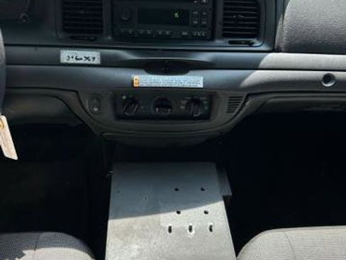 Used 2011 Ford Crown Victoria Police Interceptor image 12