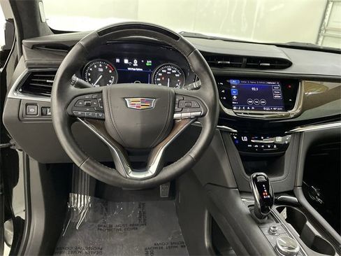 Certified 2025 Cadillac XT6 Premium Luxury w/ Platinum Package image 22