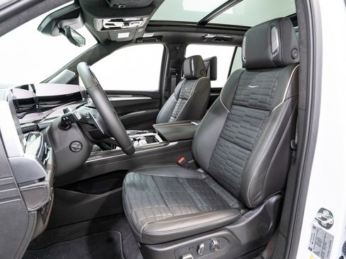 Used 2026 Cadillac Escalade V w/ LPO, ONYX Package AWD/4WD image 17