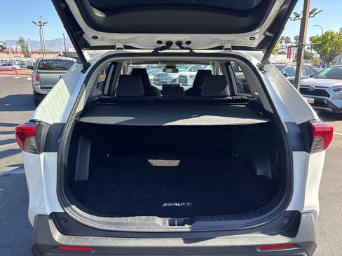 Used 2019 Toyota RAV4 XLE w/ Convenience Package FWD image 11