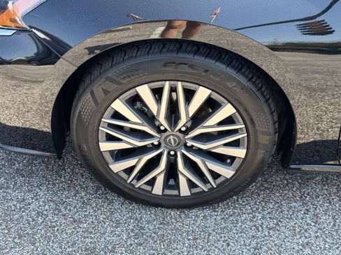 Used 2023 Nissan Altima 2.5 SV image 9