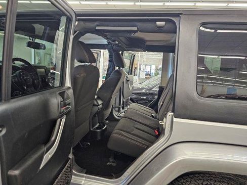 Used 2017 Jeep Wrangler Unlimited Sahara AWD/4WD image 30