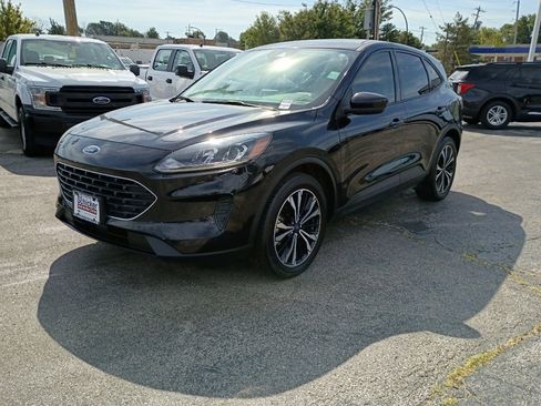 Used 2022 Ford Escape SE w/ SE Sport Appearance Package FWD image 1
