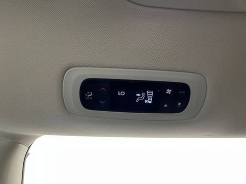 Used 2023 Chrysler Pacifica Touring-L FWD image 43