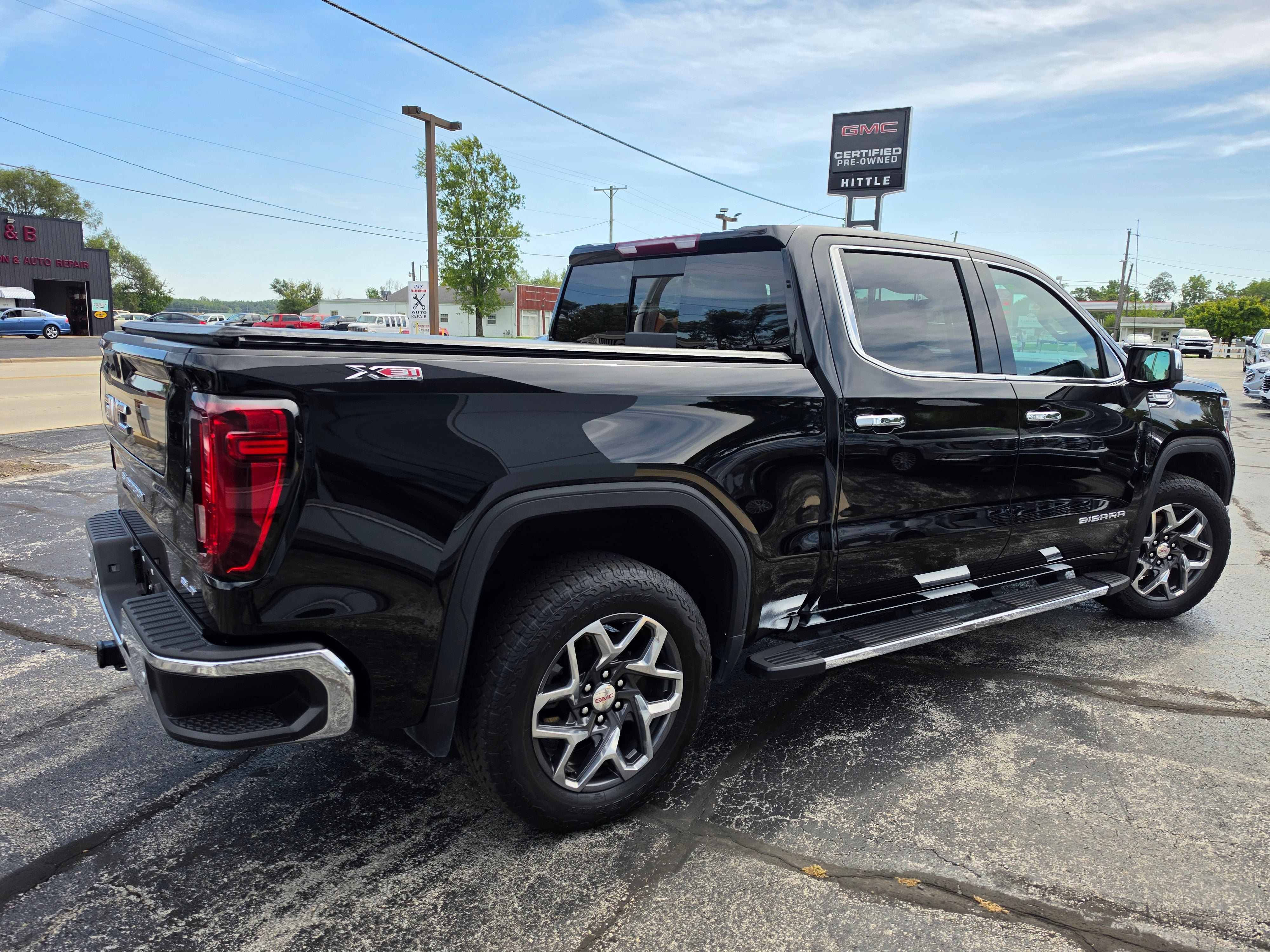 Used 2024 GMC Sierra 1500 SLT w/ SLT Premium Plus Package AWD/4WD image 4
