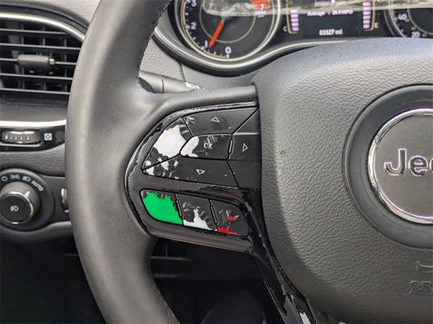 Used 2020 Jeep Cherokee Latitude Plus image 14