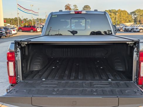 Used 2022 Ford F250 Platinum image 12