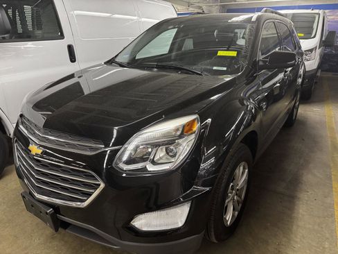 Used 2017 Chevrolet Equinox LT w/ Convenience Package AWD/4WD image 2