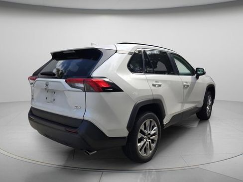 Used 2022 Toyota RAV4 XLE Premium FWD image 4