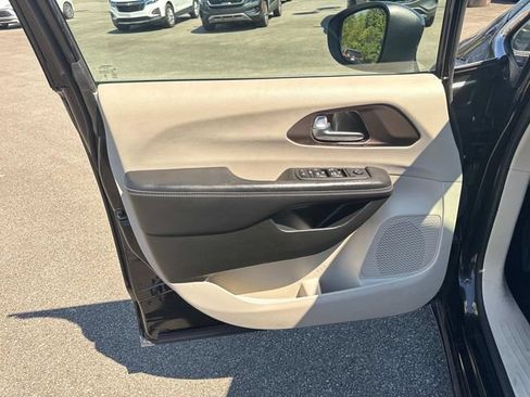 Used 2023 Chrysler Voyager LX FWD image 26