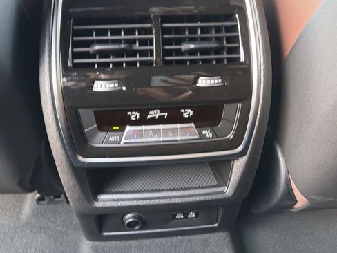 Used 2025 BMW X7 M60i w/ M Sport Professional Package AWD/4WD image 17
