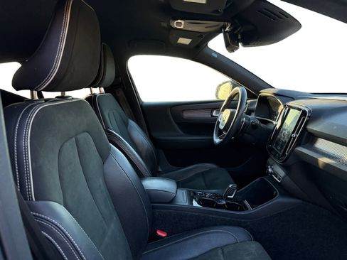 Used 2019 Volvo XC40 T5 R-Design image 17