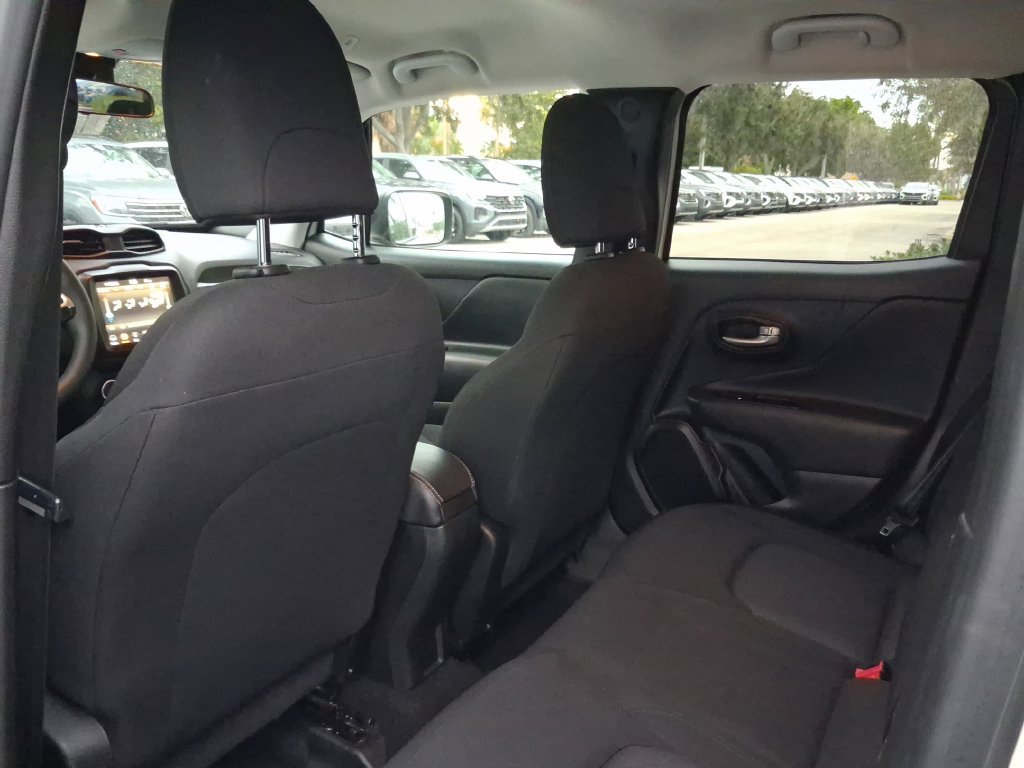 Used 2023 Jeep Renegade Latitude AWD/4WD image 13