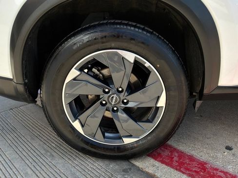 Used 2025 Nissan Rogue SV FWD image 9