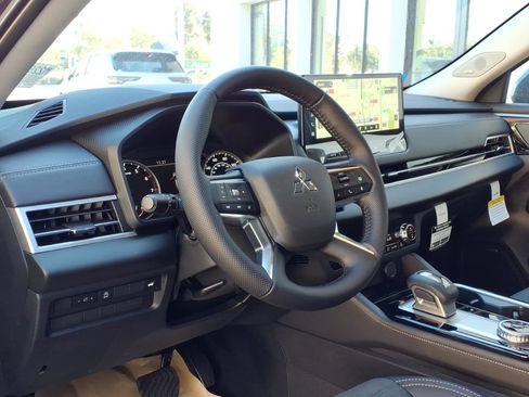 New 2026 Mitsubishi Outlander SE FWD image 9