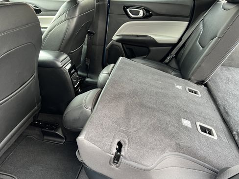 Used 2024 Jeep Compass Limited image 18