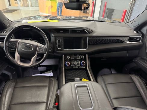 Used 2023 GMC Yukon Denali w/ Denali Reserve Package image 19