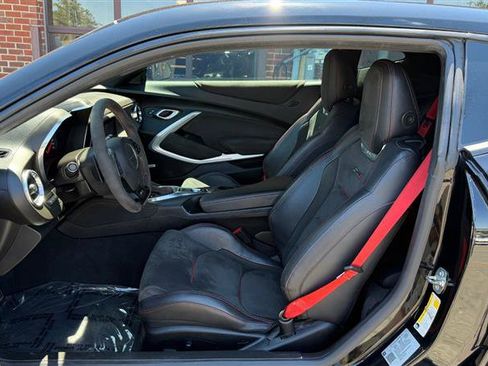 Used 2019 Chevrolet Camaro ZL1 RWD image 18