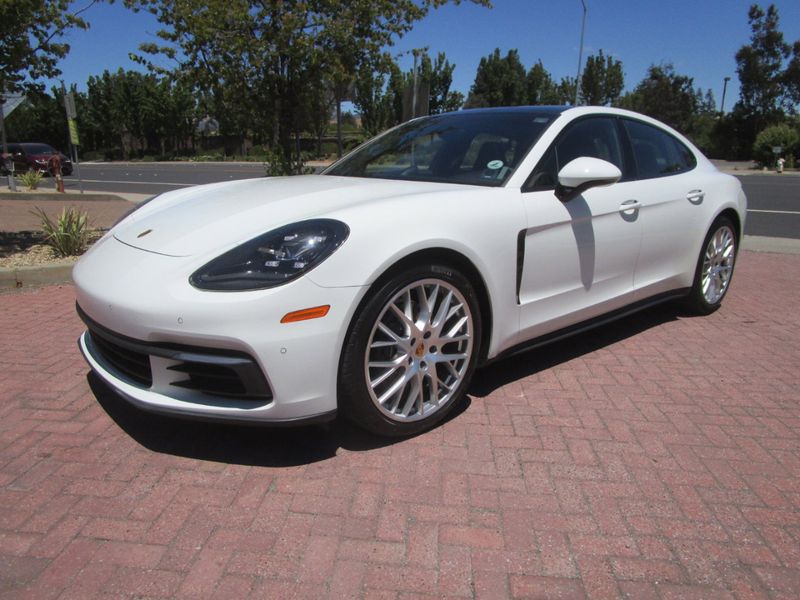 Used 2018 Porsche Panamera 4 image 1