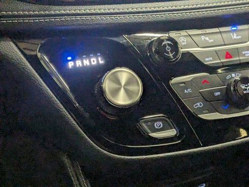 Used 2025 Chrysler Pacifica Limited image 18
