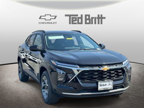New 2026 Chevrolet Trax LT w/ Sunroof Package FWD image 3