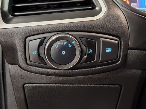 Used 2024 Ford Edge SE w/ Black Appearance Package image 40