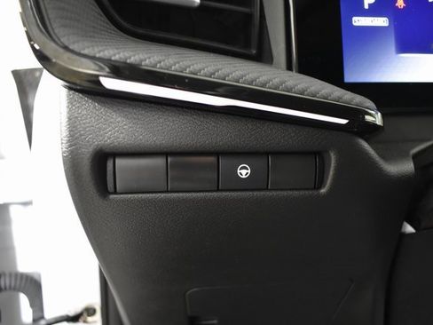 Certified 2025 Nissan Kicks SR image 13