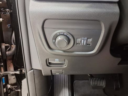 Used 2025 Jeep Grand Cherokee L Altitude image 24