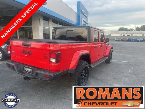 Used 2022 Jeep Gladiator Sport image 4